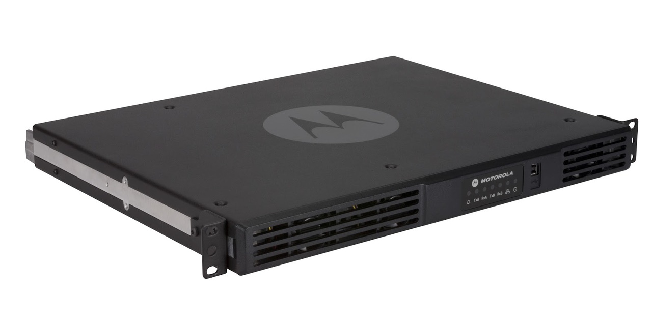 Motorola Solutions MOTOTRBO™ SLR5500 Repeater - Image 2